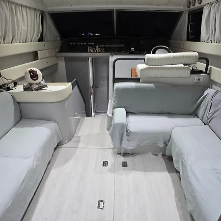 In Boat بوتيل باليرمو