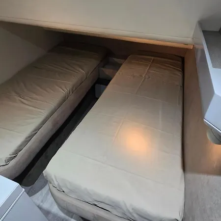 In Boat باليرمو